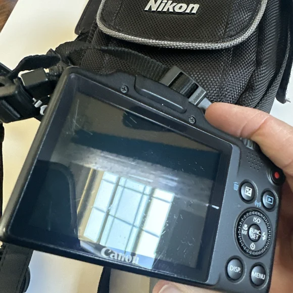 Canon Black Digital Camera with Accessories SX510 HS - Picture 4 of 7